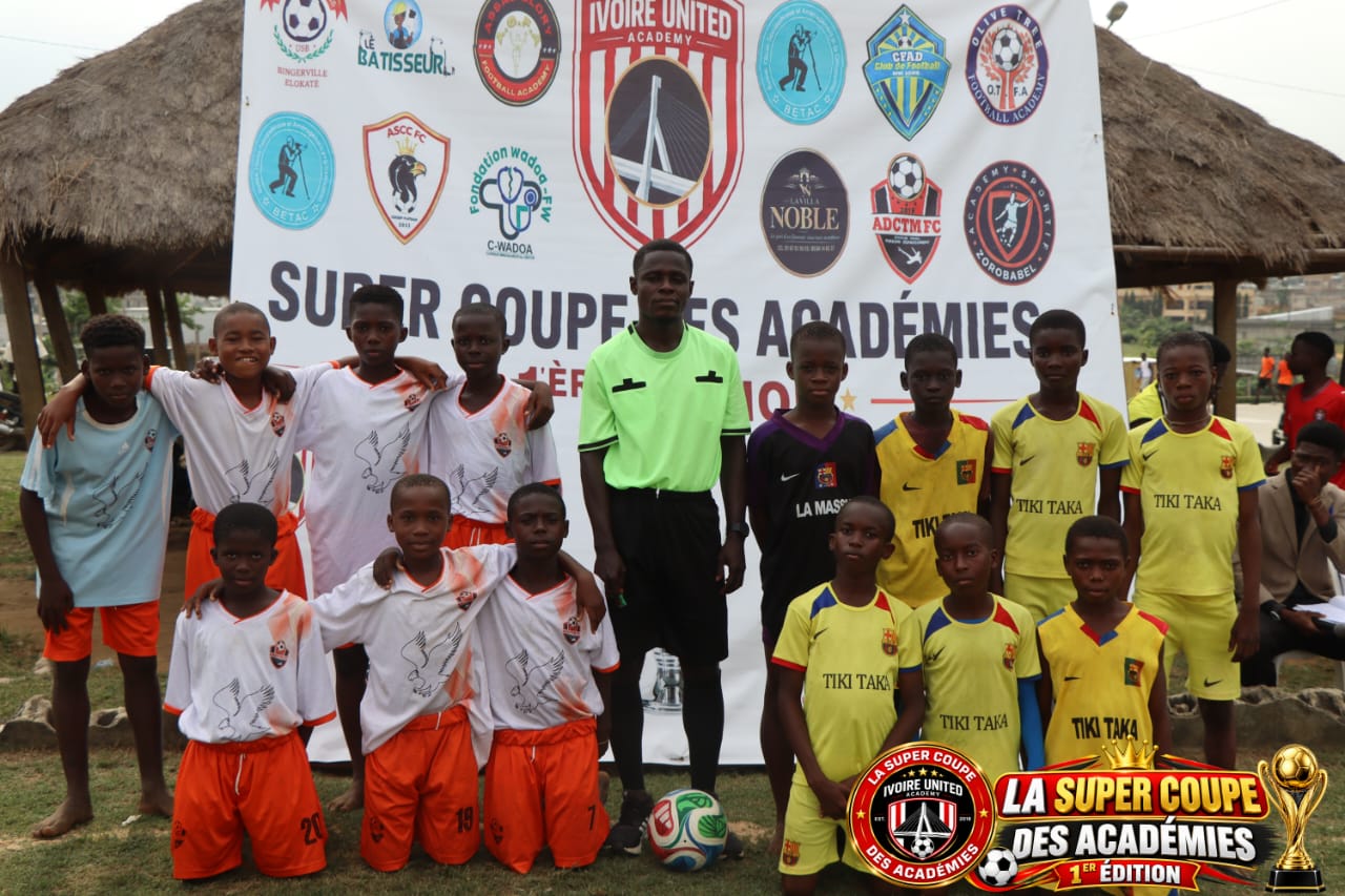 Photo de groupe lors de la Super Coupe des Académies